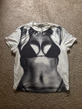 Graphic Bikini Print Tee in White and Black